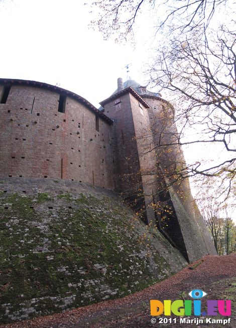 SX21128-31 Castle Coch